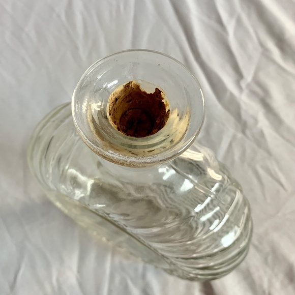 vintage bottle with cork - Picture 5 of 9